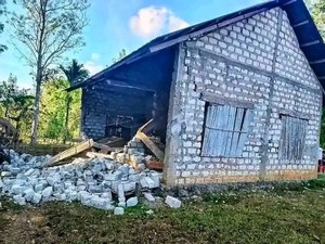 Video Rumah hingga Sekolah Rusak Diguncang Gempa M 6,1 NTT