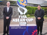 Erick Thohir menyambut Gianni Infantino yang akan menghadiri laga final FIFA ASEAN Cup 2026. (Dok. PSSI)