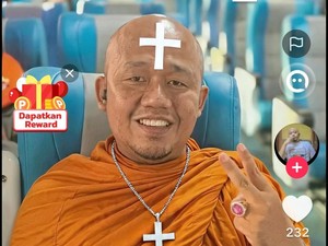 Geger Foto Kiai Bondowoso Diedit dan Diviralkan Jadi Biksu Pakai Salib