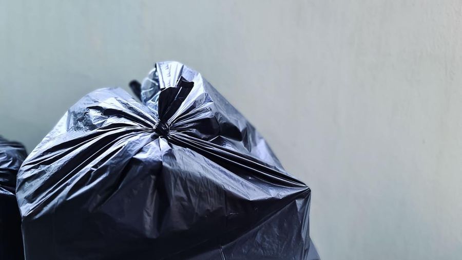 Ilustrasi kantong plastik sampah. (Dok. Pexels)
