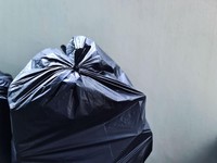 Ilustrasi kantong plastik sampah. (Dok. Pexels)