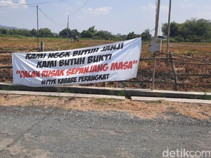 Jalan di Bumirejo Pati Rusak Parah, Warga Pasang Spanduk Protes