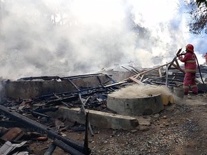 Rumah Bantuan Tsunami 2006 di Pangandaran Ludes Dilalap Api