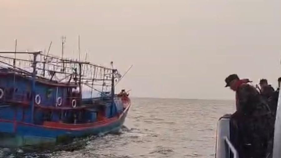 Kementerian Kelautan dan Perikanan (KKP) menangguhkan layanan operasional KM Maulana 23 setelah dugaan tindak kekerasan terhadap awak kapal perikanan (AKP) viral di media sosial.