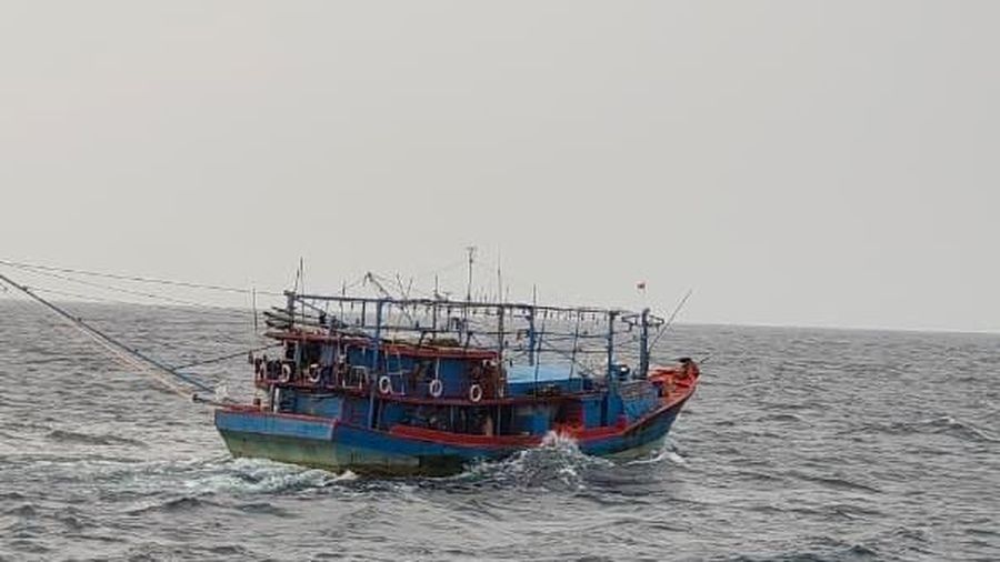 Kementerian Kelautan dan Perikanan mengamankan KM Maulana 23, terkait dugaan penganiayaan awak kapal perikanan yang viral di media sosial, Senin (5/20/2026). Kapal ikan tersebut diamankan tim patroli Ditjen Pengawasan Sumber Daya Kelautan dan Perikan
