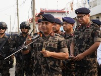 Kementerian Kelautan dan Perikanan mengamankan KM Maulana 23, terkait dugaan penganiayaan awak kapal perikanan yang viral di media sosial, Senin (5/20/2026). Kapal ikan tersebut diamankan tim patroli Ditjen Pengawasan Sumber Daya Kelautan dan Perikan