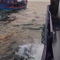Kementerian Kelautan dan Perikanan mengamankan KM Maulana 23, terkait dugaan penganiayaan awak kapal perikanan yang viral di media sosial, Senin (5/20/2026). Kapal ikan tersebut diamankan tim patroli Ditjen Pengawasan Sumber Daya Kelautan dan Perikan