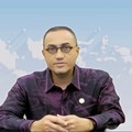 Kepala Eksekutif Pengawas Pasar Modal, Keuangan Derivatif, dan Bursa Karbon OJK, Hasan Fawzi saat menyampaikan Konferensi Pers Asesmen Sektor Jasa Keuangan dan Kebijakan OJK Hasil RDKB September 2026. (Tangkapan Layar Youtube/Otoritas Jasa Keuangan)