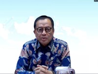 Kepala Eksekutif Pengawas Perbankan merangkap Anggota Dewan Komisioner Otoritas Jasa Keuangan (OJK), Dian Ediana Rae saat menyampaikan Konferensi Pers Asesmen Sektor Jasa Keuangan dan Kebijakan OJK Hasil RDKB September 2026. (Tangkapan Layar Youtube/