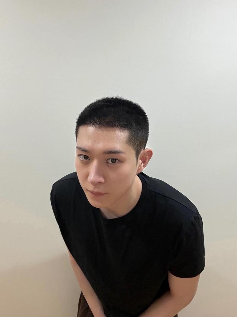 Kalem di Drakor, Kim Young Dae Mendadak Ngerap & Makin Ganteng Saat Wamil!