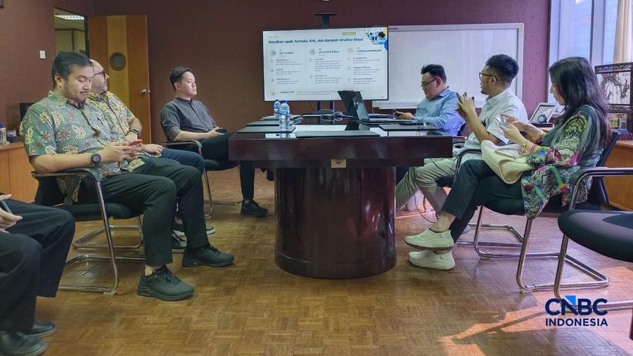 Konferensi pers Asosiasi Pertekstilan Indonesia (API) terkait RUU Pelindungan Ketenagakerjaan di kantor DPP API, Jakarta, Senin (5/10/2026). (CNBC Indonesia/Martyasari Rizky)
