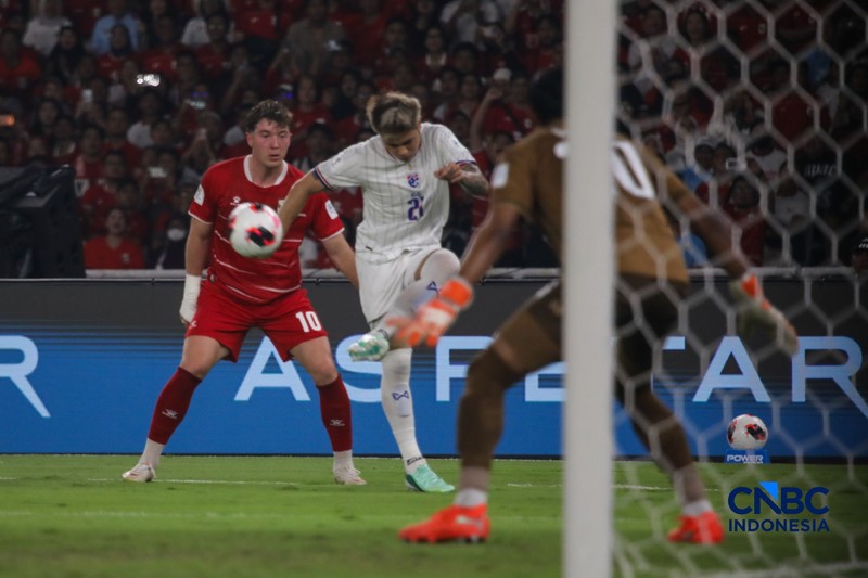 Laga Timnas Indonesia melawan Timnas Thailand pada babak Final dalam FIFA ASEAN CUP 2026 di Stadion Utama Gelora Bung Karno (SUGBK), Senayan, Jakarta, Senin (5/10/2026). (CNBC Indonesia/Faisal Rahman)