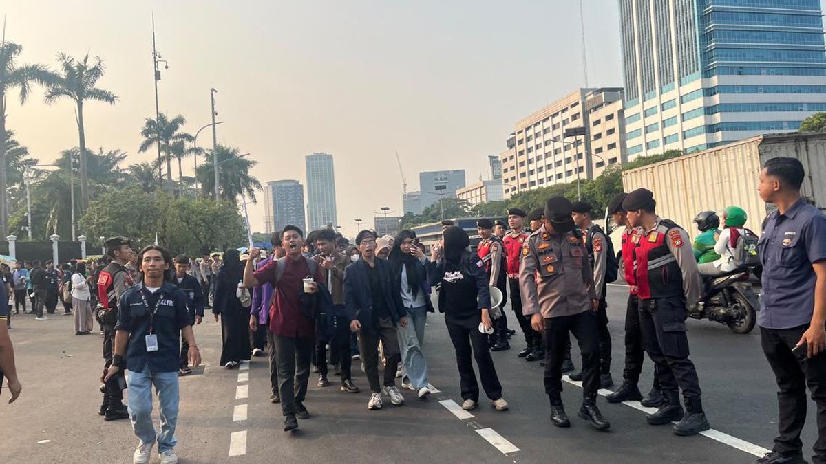 Demo Mahasiswa Kawal RUU Sisdiknas Bubar, Lalin Depan DPR Kembali Lancar — NadiKabar.com