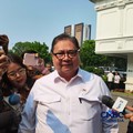 Menko Perekonomian, Airlangga Hartarto tiba di Istana Negara, Jakarta, Senin (5/10/2026). (CNBC Indonesia/Emir Yanwardhana)