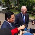 Menteri Pemuda dan Olahraga Erick Thohir dan Presiden FIFA Gianni Infantino di Istana Kepresidenan, Jakarta Pusat, Senin (5/10/2026). (Emir Yanwardhana/CNBC Indonesia)