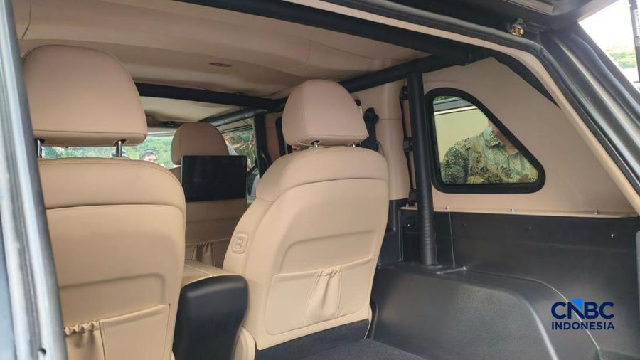 Mobil Maung MV3 Garuda Limousine terparkir di Istana Negara, Jakarta, Senin (5/10/2026).