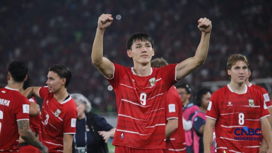 Pemain Timnas Indonesia Mitchell Baker melakukan merayakan kemenangan usai mengalahkan Thailand pada babak Final dalam FIFA ASEAN CUP 2026 di Stadion Utama Gelora Bung Karno (SUGBK), Senayan, Jakarta, Senin (5/10/2026).