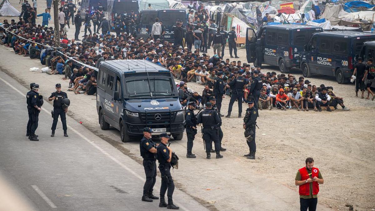 Ilustrasi berita Nasional: Polisi Bongkar Perkemahan Migran di Ceuta, Jelang Kedatangan Kerajaan