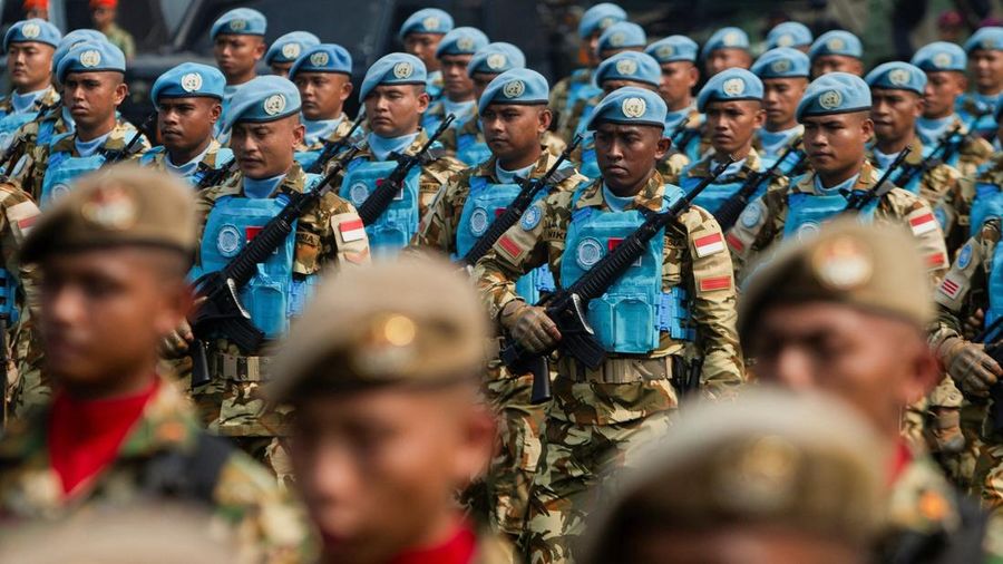 Prajurit TNI berbaris dalam upacara peringatan HUT ke-81 Tentara Nasional Indonesia (TNI) di Markas Besar TNI, Jakarta, 5 Oktober 2026.