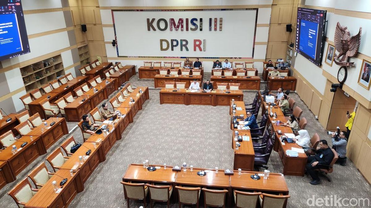 Komisi III DPR Lanjut Rapat RUU Perampasan Aset Bareng Akademisi UGM-Unair — NadiKabar.com
