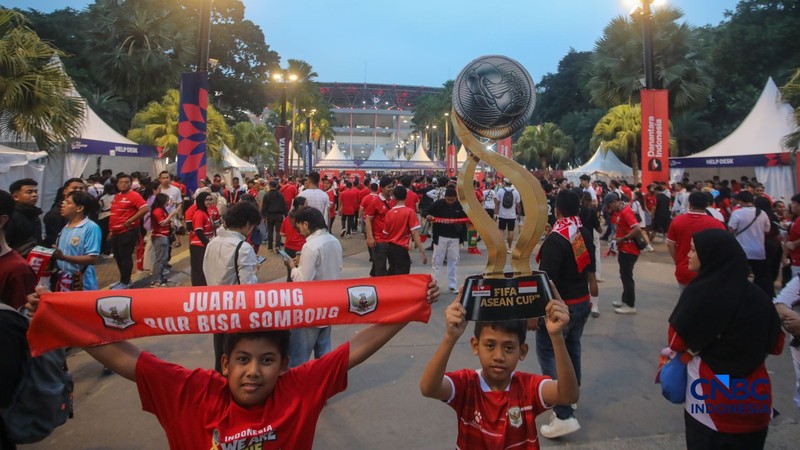 Suasana Stadion Utama Gelora Bung Karno (SUGBK), Senayan, Jakarta yang mulai dipadati suporter Timnas Indonesia, Senin (5/10/2026). (CNBC Indonesia/Faisal Rahman)