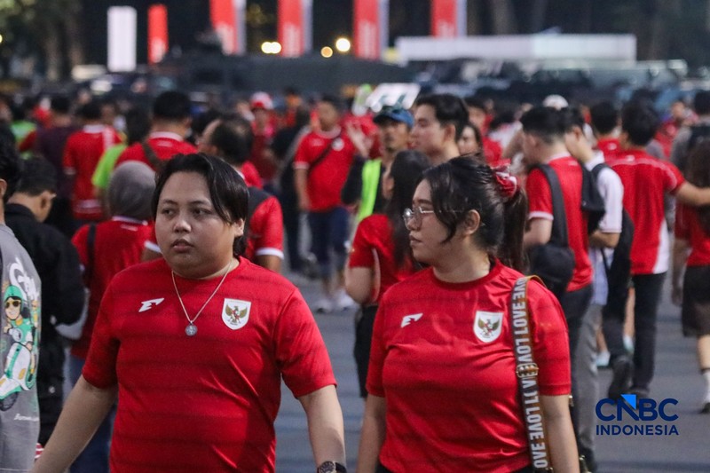 Suasana Stadion Utama Gelora Bung Karno (SUGBK), Senayan, Jakarta yang mulai dipadati suporter Timnas Indonesia, Senin (5/10/2026). (CNBC Indonesia/Faisal Rahman)