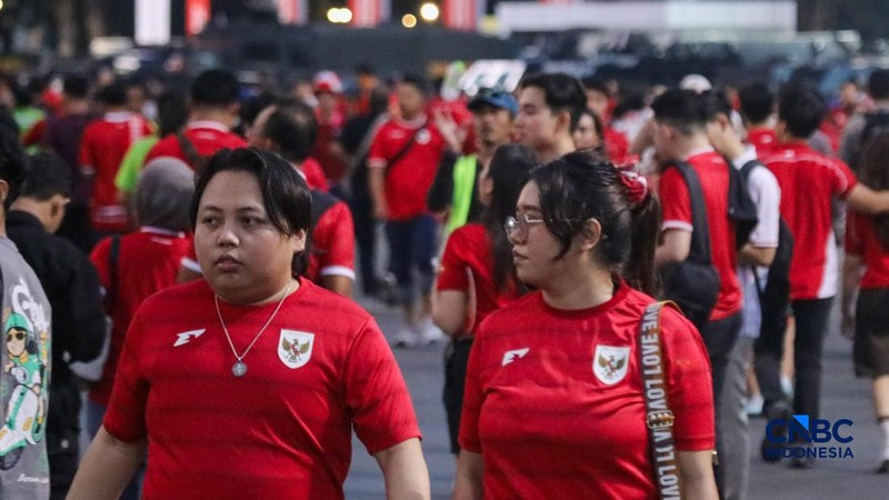 Suasana Stadion Utama Gelora Bung Karno (SUGBK), Senayan, Jakarta yang mulai dipadati suporter Timnas Indonesia, Senin (5/10/2026).