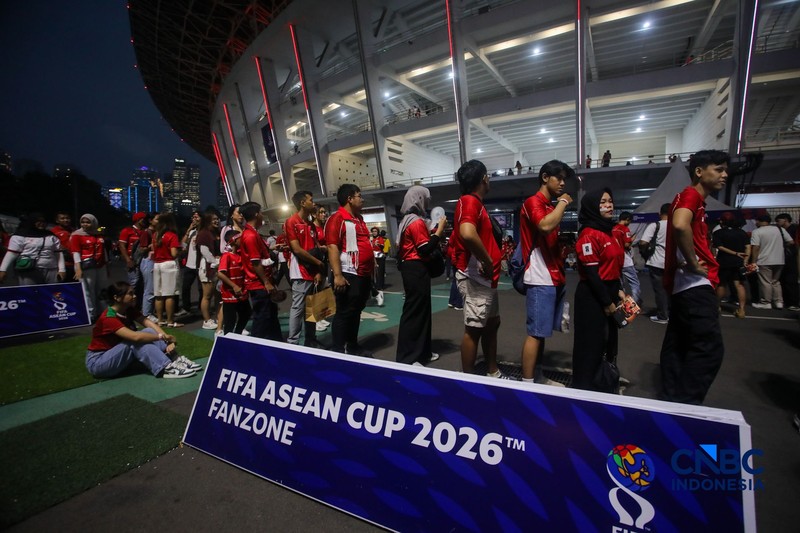 Suasana Stadion Utama Gelora Bung Karno (SUGBK), Senayan, Jakarta yang mulai dipadati suporter Timnas Indonesia, Senin (5/10/2026). (CNBC Indonesia/Faisal Rahman)