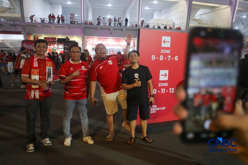 Suasana Stadion Utama Gelora Bung Karno (SUGBK), Senayan, Jakarta yang mulai dipadati suporter Timnas Indonesia, Senin (5/10/2026). (CNBC Indonesia/Faisal Rahman)
