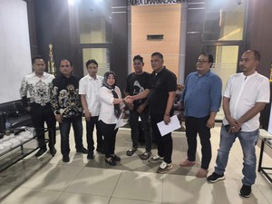 Kades di Pandeglang Minta Maaf Usai Marahi Biduan Protes Disawer di Muka