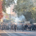 Aksi protes pelajar Prancis selama beberapa hari terakhir yang disertai kerusuhan besar turut memicu perselisihan sengit di kancah politik, Selasa (6/10/2026). (REUTERS/Yves Herman)