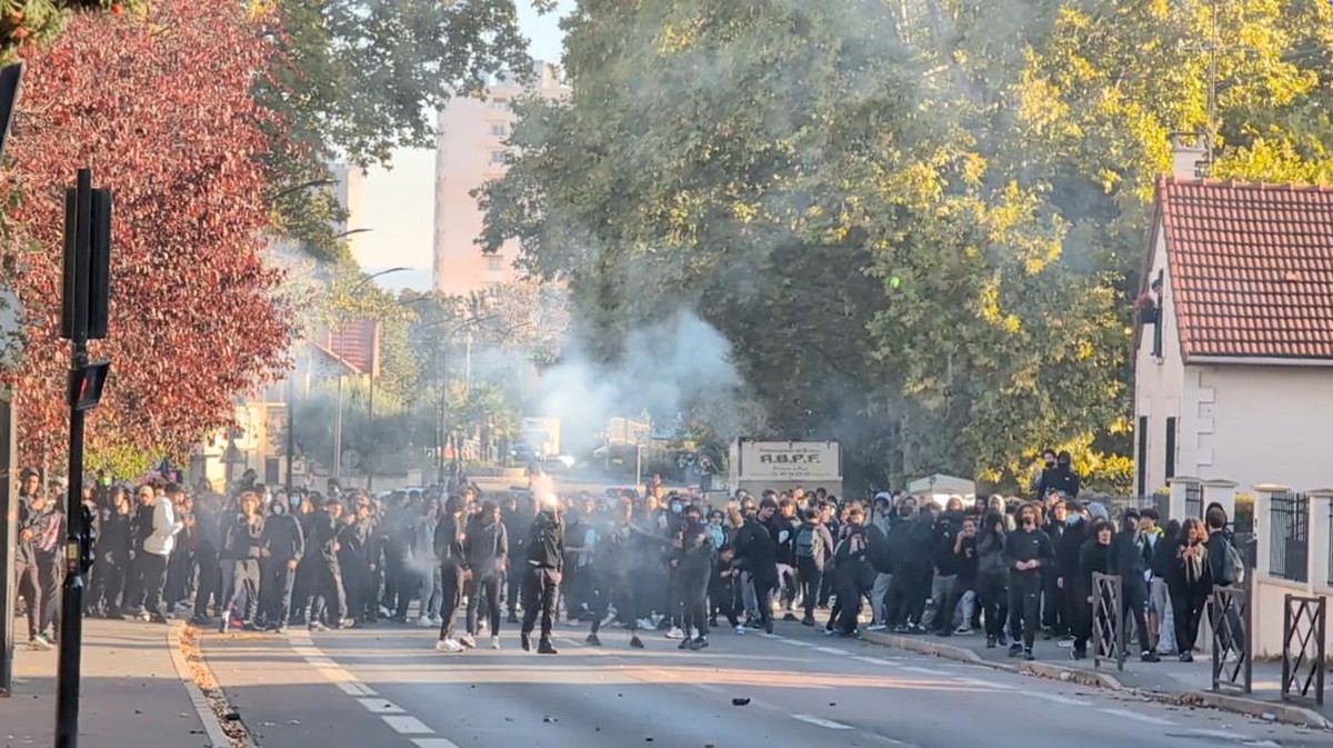 Chaos! Demo Besar Siswa Guncang Negara Eropa, Tangan Sampai Putus