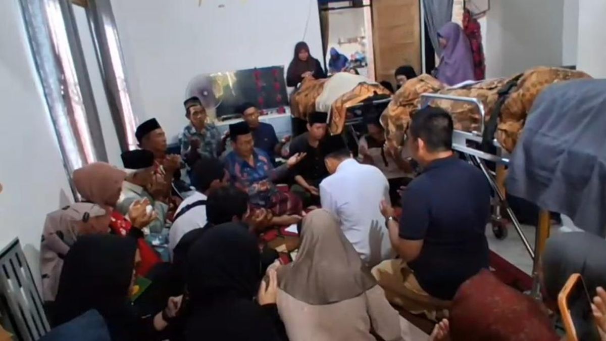 Anak Korban Pembunuhan Sekeluarga di Lampung Ijab Kabul di Depan Jenazah — NadiKabar.com