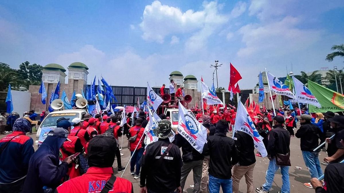 Polda Metro Jaya Apresiasi Massa Buruh, Aksi di DPR Berjalan Tertib — NadiKabar.com