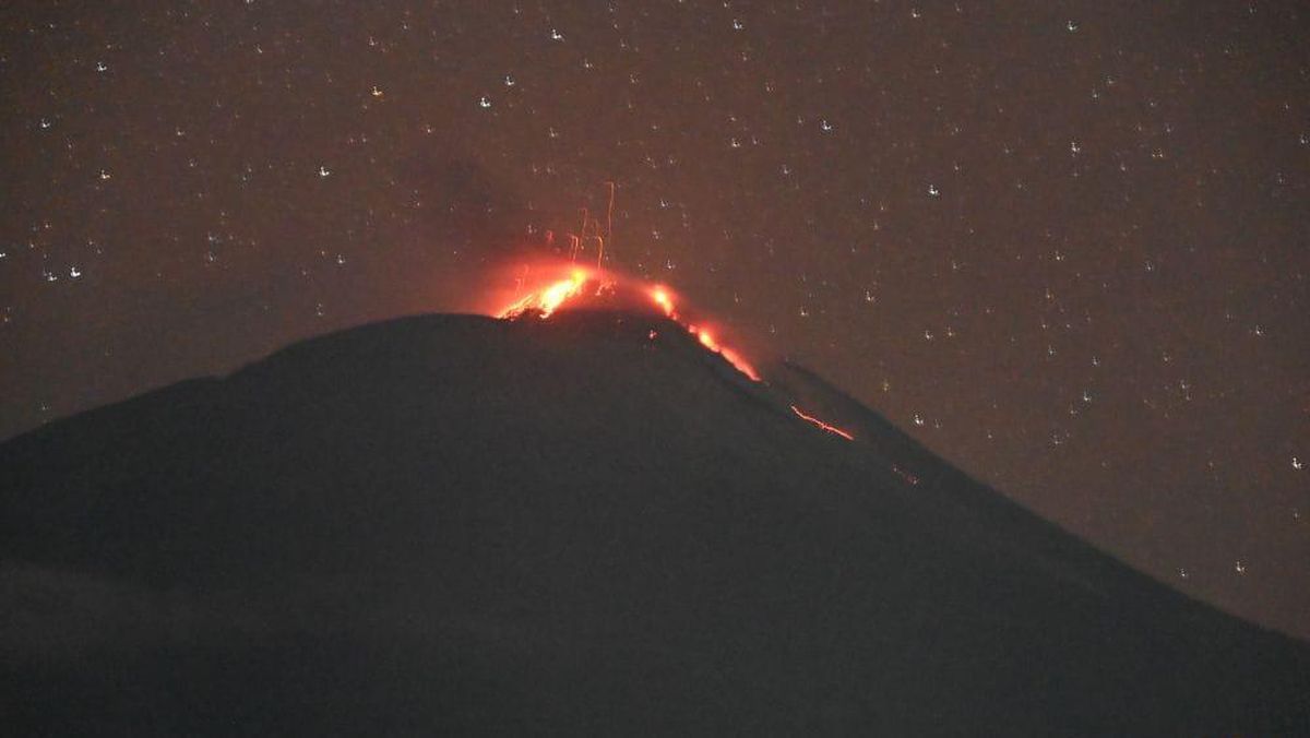 Gunung Ile Lewotolok di NTT Meletus 90 Kali, Ada Guguran Lava — NadiKabar.com