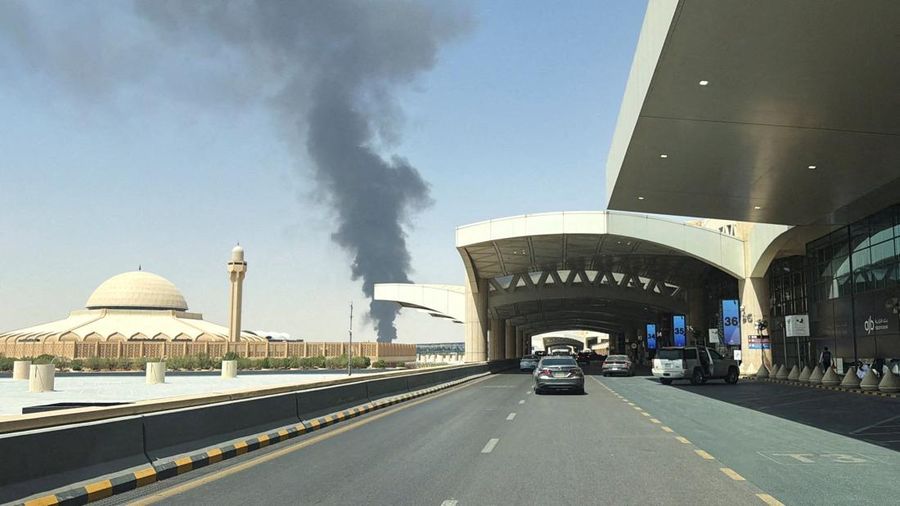 Serangan di dekat bandara internasional King Khalid Riyadh, Arab Saudi, September lalu (REUTERS/Stringer)