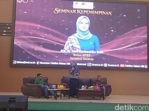 Kuliah Umum, Cicu Ajak Mahasiswa UMI Berani Bermimpi-Memimpin