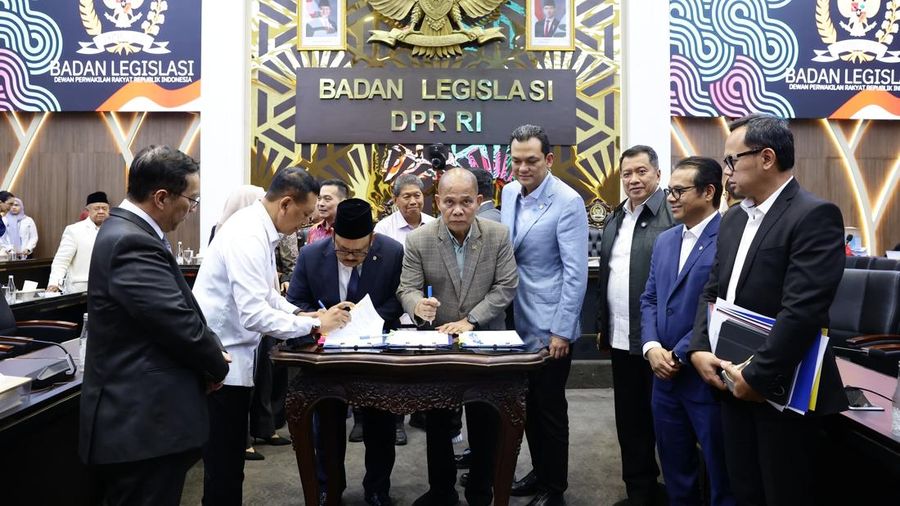 Ketua Panja RUU SDI sekaligus Wakil Ketua Baleg DPR RI, Sturman Panjaitan dalam Rapat Kerja Baleg DPR RI dengan pemerintah, di ruang rapat Baleg DPR RI, Senayan, Jakarta, Senin (5/10/2026). (Dok. DPR RI)