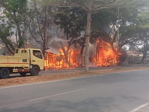 4 Kios Kayu di Jakabaring Palembang Terbakar, Diduga dari Tungku Masak