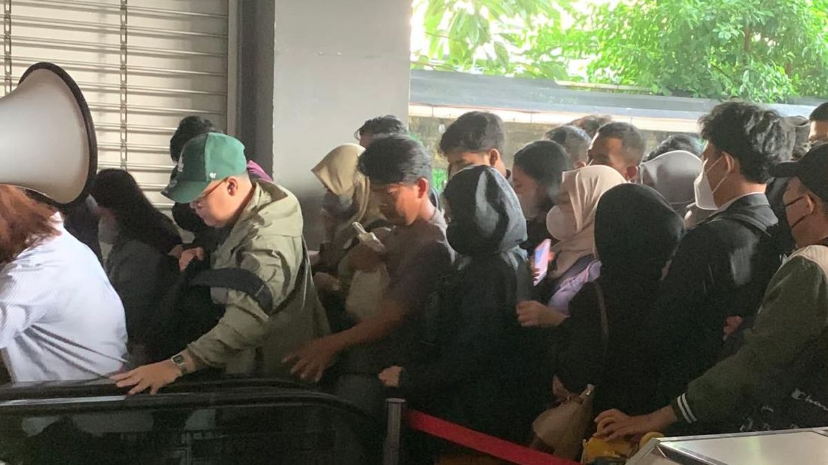Ilustrasi berita Nasional: Eskalator Stasiun Duri Masih Diperbaiki, Anker Desak-desakan