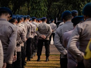 Video: Polisi Mulai Bersiaga di Sekitar Bundaran HI Jelang Aksi Demo
