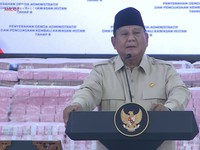 Presiden Prabowo Subianto memberi pidato saat kegiatan penyerahan denda administratif dan penyelamatan keuangan negara serta penguasaan kembali kawasan hutan tahap 8 di kompleks Kejaksaan Agung, Jakarta, Selasa (06/10/2026). (Tangkapan Layar Youtube/