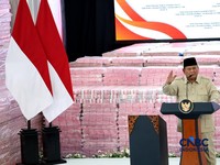 Presiden Prabowo Subianto memberi pidato saat kegiatan penyerahan denda administratif dan penyelamatan keuangan negara serta penguasaan kembali kawasan hutan tahap 8 di kompleks Kejaksaan Agung, Jakarta, Selasa (06/10/2026). (CNBC Indonesia/Muhammad