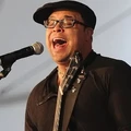 Profil Israel Houghton. (Dok. New Breed Music)
