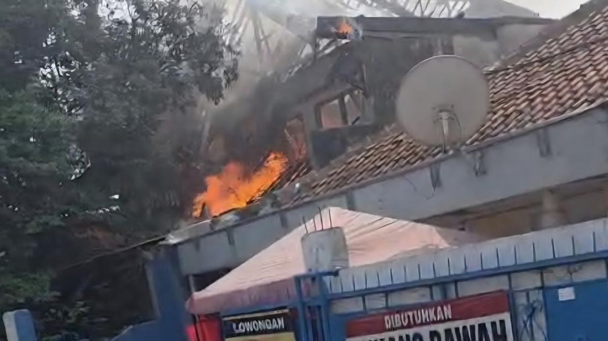 Rumah 2 Lantai di Bogor Terbakar, Api Diduga dari Lilin yang Ditinggal Menyala — NadiKabar.com