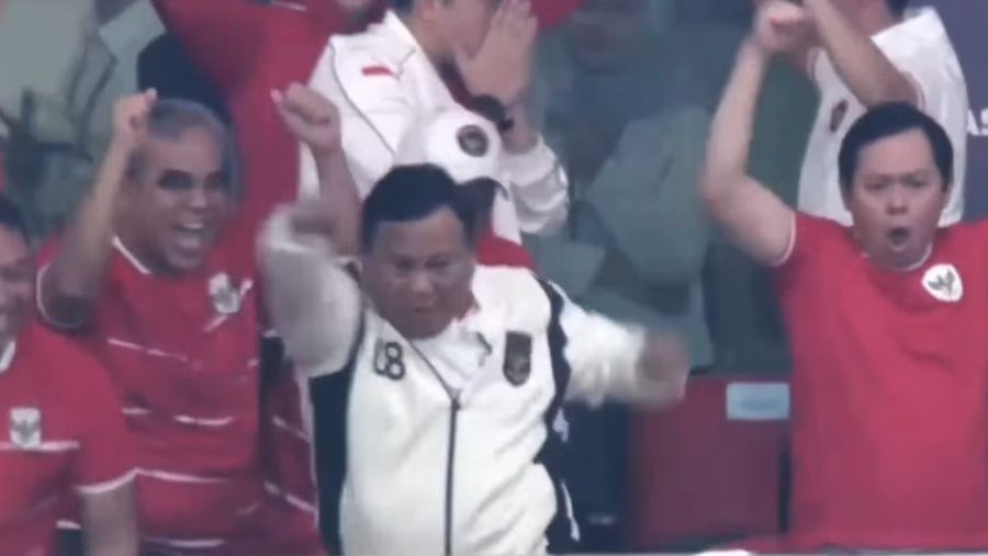 Selebrasi Power Ranger ala Presiden Prabowo saat pertandingan final Indonesiavs Thailand di GBK, Senin (5/10/2026). (Tangkapan layar Instagram)
