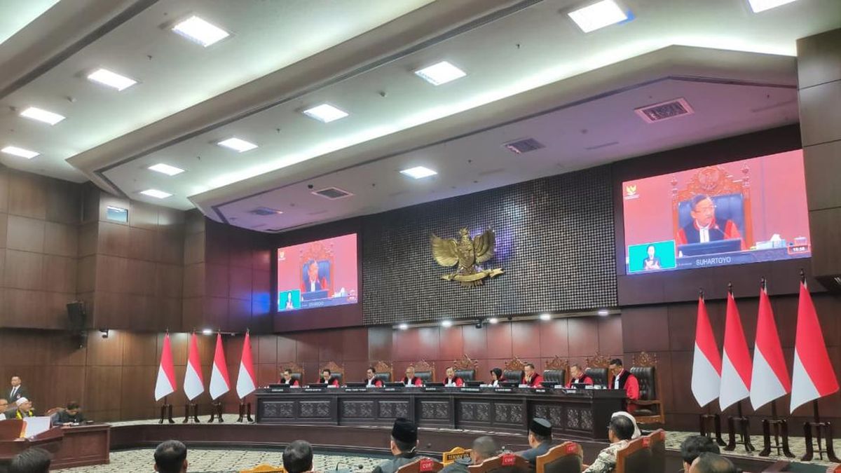 MK Mulai Bacakan Putusan Gugatan Syarat Pendidikan Gibran — NadiKabar.com