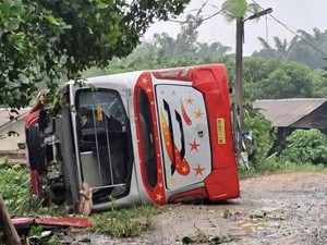Bus Kecelakaan di Jalinsum Labusel, 22 Penumpang Luka-Sopir Kabur