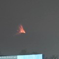 Terjadi erupsi G. Ibu pada hari Senin, 05 Oktober 2026, pukul 23:09 WIT tinggi kolom abu teramati  500 m di atas puncak. (Dok. @badangeologi_)