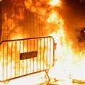 Warga turun ke jalan di berbagai penjuru Spanyol, Senin (5/10/2026) untuk menuntut perlindungan yang lebih besar bagi penyewa rumah. Aksi massa ini pecah setelah pemerintah gagal meloloskan undang-undang perumahan darurat di parlemen, yang memperburu